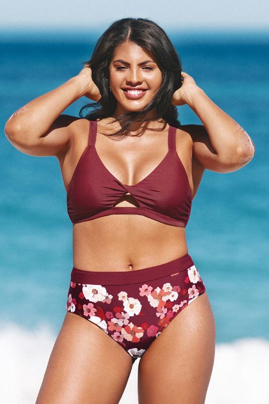 Photo 1 of CUPSHE Quinn Twist Cutout Plus Size Bikini Top---4X---
