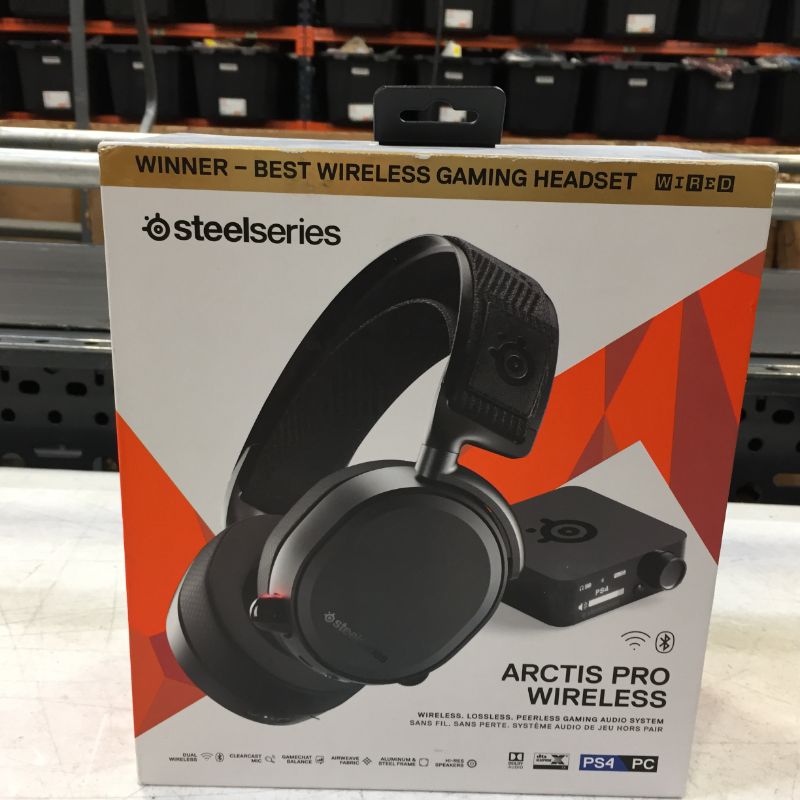 Photo 3 of Arctis Pro Wireless Gaming Headset 