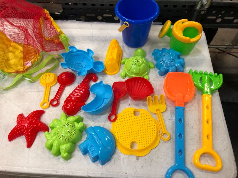 Photo 2 of Click N' Play 18 pc Set Beach  toys