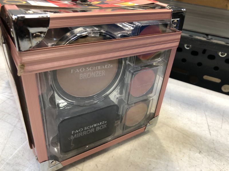 Photo 3 of FAO Schwarz Ultimate Makeup Artist Set
