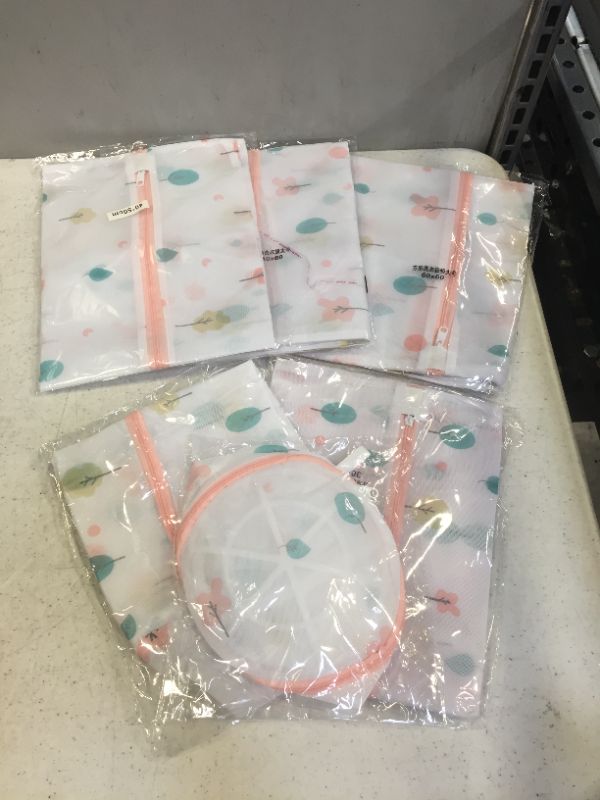 Photo 1 of Set of 6 Mesh Laundry Bag, Durable Zipper Printed Wash Bags for Delicates Underwear Bra Stocking Blouse (Tree)
