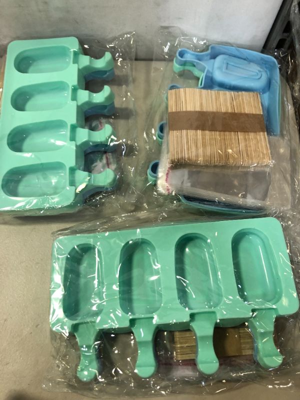 Photo 2 of Acerich Popsicle Molds, Set of 2 Silicone Ice Cake Pop Molds 4 Cavities Homemade Silicone Popsicle Molds Oval with 50 Wooden Sticks and 50 Self-Adhesive Bags for DIY Cake and Ice Cream - Green + Blue 8.82 x 5.59 x 1.89 inches
3 PACK