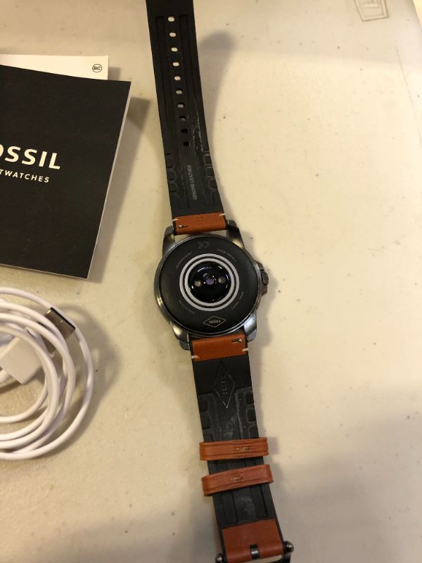 Photo 3 of Fossil Men's Gen 5E 44mm Stainless Steel Touchscreen Smartwatch with Speaker, Heart Rate, Contactless Payments and Smartphone Notifications
(MISSING BOX COVER), USED SWEAT MARKS ON WATCH BAND)