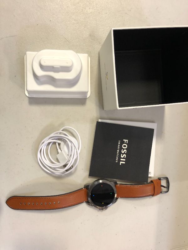 Photo 2 of Fossil Men's Gen 5E 44mm Stainless Steel Touchscreen Smartwatch with Speaker, Heart Rate, Contactless Payments and Smartphone Notifications
(MISSING BOX COVER), USED SWEAT MARKS ON WATCH BAND)