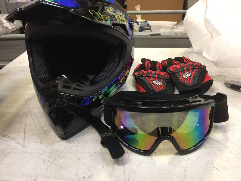 Photo 1 of unknown size helmet with gloves and goggles 