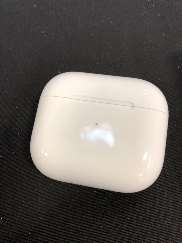 Photo 3 of Apple AirPods (3rd Generation)
