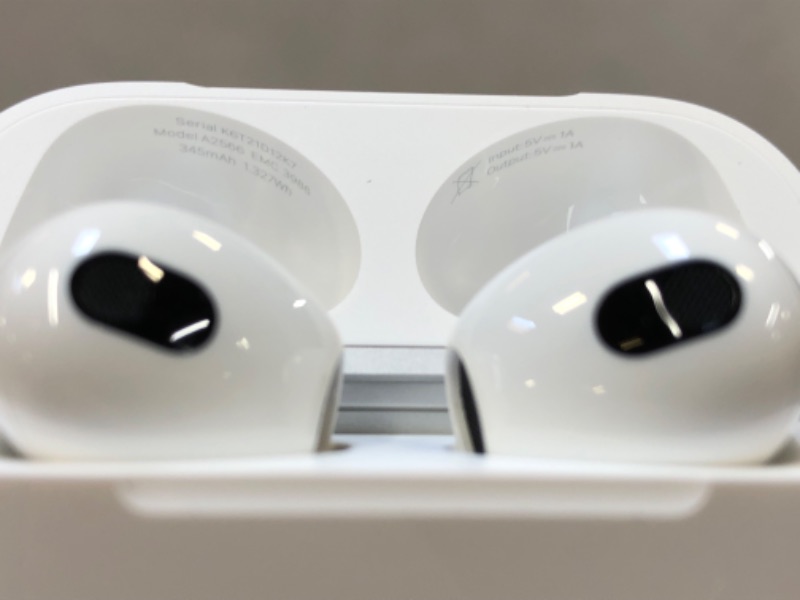 Photo 8 of Apple AirPods (3rd Generation)
