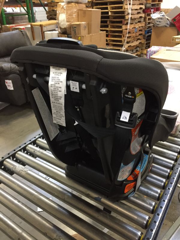 Photo 3 of  Graco Baby Extend2Fit Convertible Car Seat

