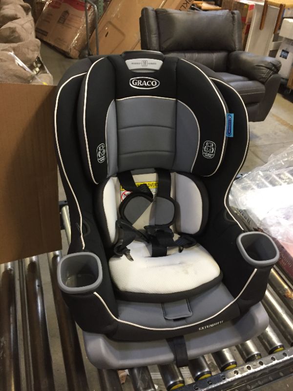 Photo 2 of  Graco Baby Extend2Fit Convertible Car Seat

