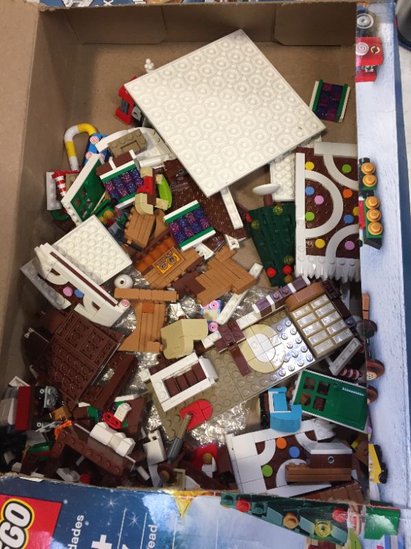 Photo 2 of LEGO Creator Expert Gingerbread House Building Kit 10267
likely missing parts