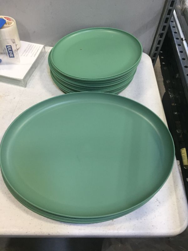 Photo 3 of big lot of green plates and oval plates --plastic 