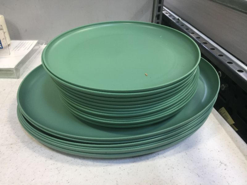 Photo 1 of big lot of green plates and oval plates --plastic 