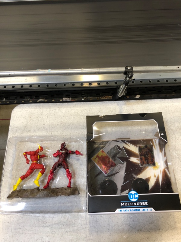 Photo 2 of McFarlane Toys DC Multiverse Earth -52 Batman and Flash
