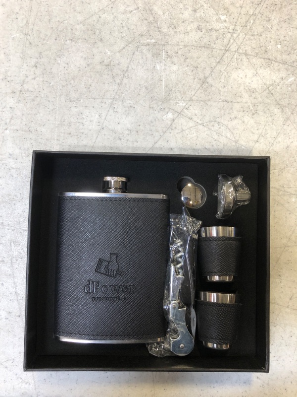 Photo 1 of generic hip flask set with 2 shot glasses