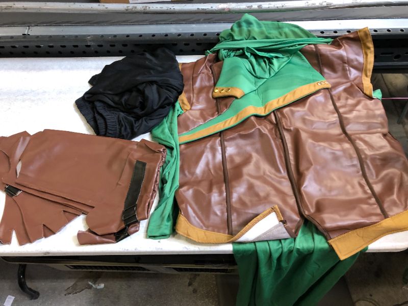 Photo 2 of Renaissance Robin Hood Deluxe Men Costume Set Made of Leather for Halloween Dress Up Party
