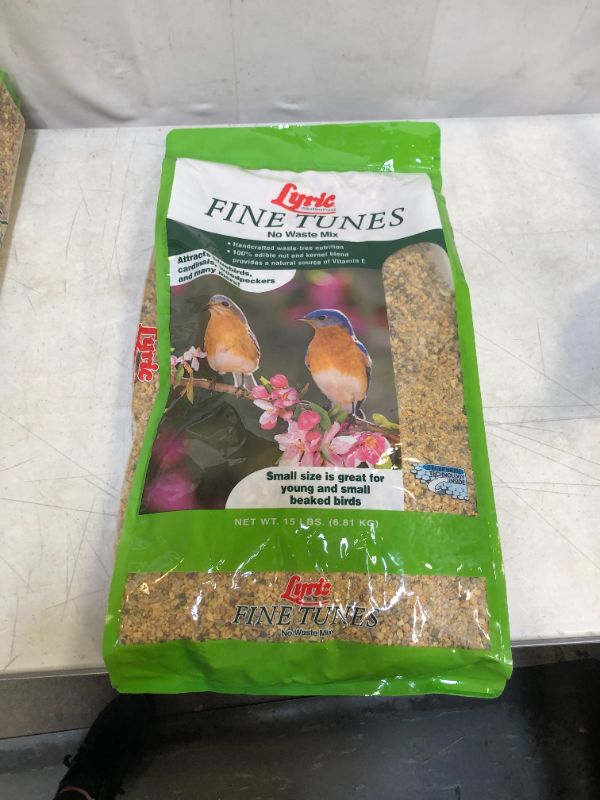 Photo 1 of Lyric - Fine Tunes Wild Bird Food 15 Pound