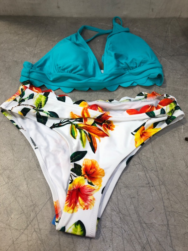 Photo 2 of CUPSHE Women's Bikini Set V Neck Bustier Bikini Wave Edge Flower Pattern Beachwear 2-Piece Swimsuit
