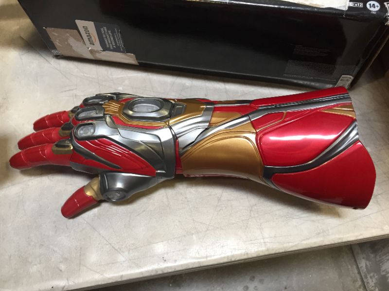 Photo 3 of Marvel Legends Series Iron Man Nano Gauntlet

