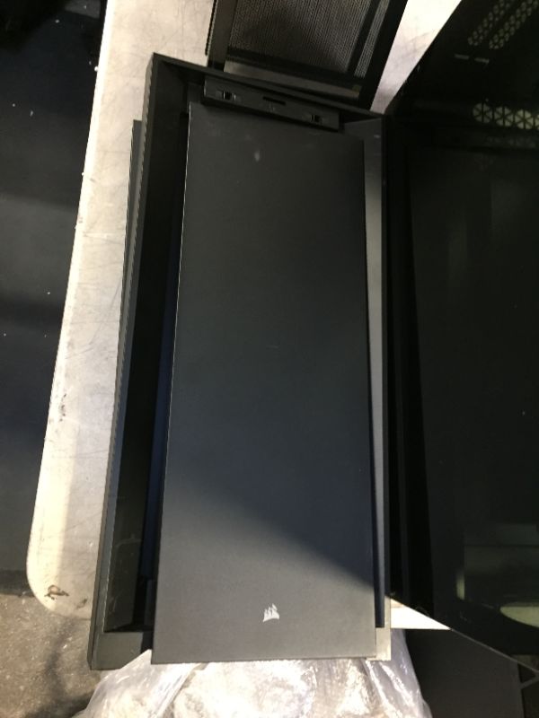 Photo 7 of Corsair Value Select CC-9011208-WW Tempered Glass ATX PC Case, Black
missing panel screws and back panel dented