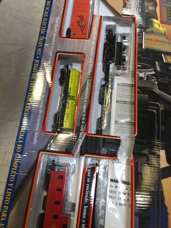 Photo 2 of Bachmann Trains - Chattanooga Ready To Run 155 Piece Electric Train Set - HO Scale
