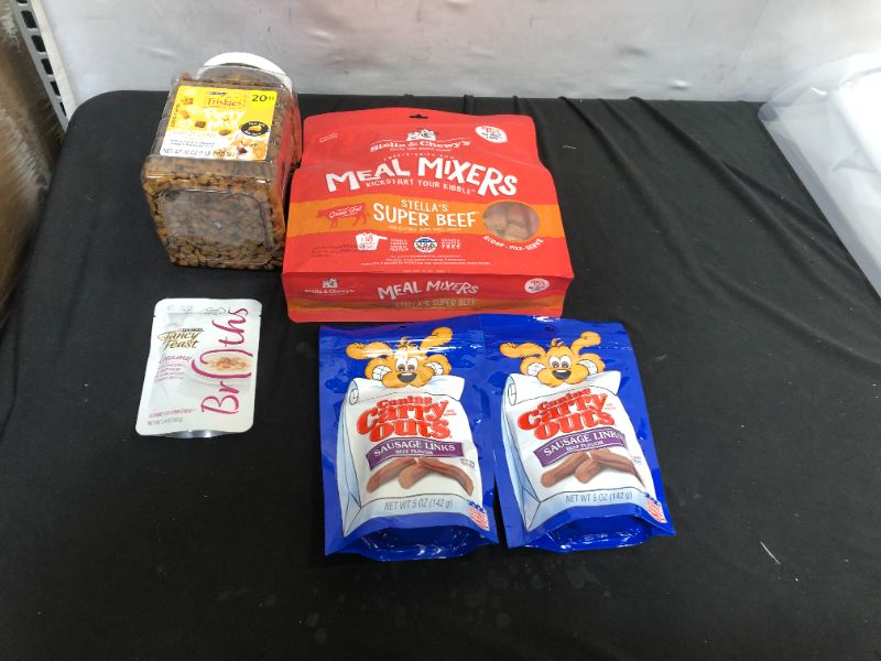 Photo 1 of ASSORTED PET FOOD, OLDEST ITEM EXPIRED 11/2021