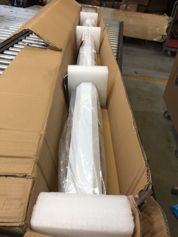 Photo 1 of 100IN DIAG ELEC 4:3 60X80 IR REMOTE & 12V TRIGR ADAPT WHITE CASE
