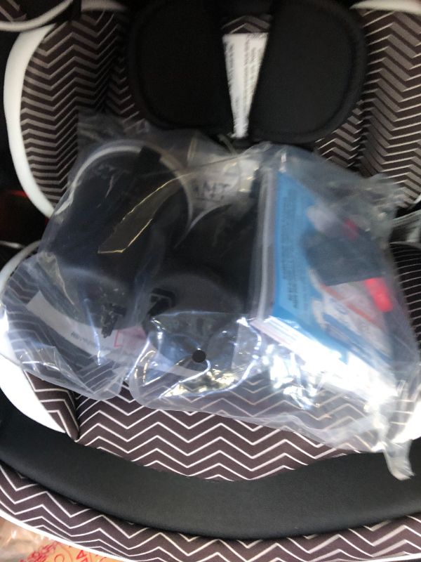 Photo 1 of Graco 4ever DLX 4-in-1 Convertible Car Seat - Zagg