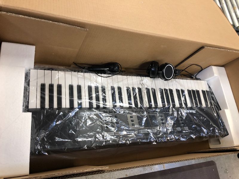 Photo 2 of Alesis Melody 61 MKII 61-Key Portable Keyboard with Built-in Speakers
(( OPEN BOX ))
** COUPLE ACCESSORIES DAMAGED **