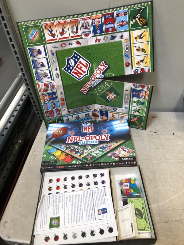 Photo 2 of NFL monopoly junior 