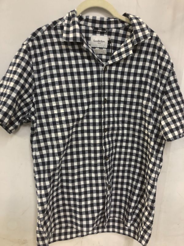 Photo 1 of MEN'S COLLARED SHIRT SIZE MEDIUM