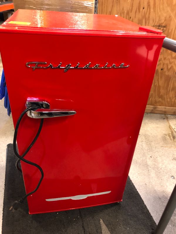 Photo 11 of Frigidaire 3.2 Cu. Ft. Retro Compact Refrigerator with Side Bottle Opener EFR376, Red
makes a noise when turned on 