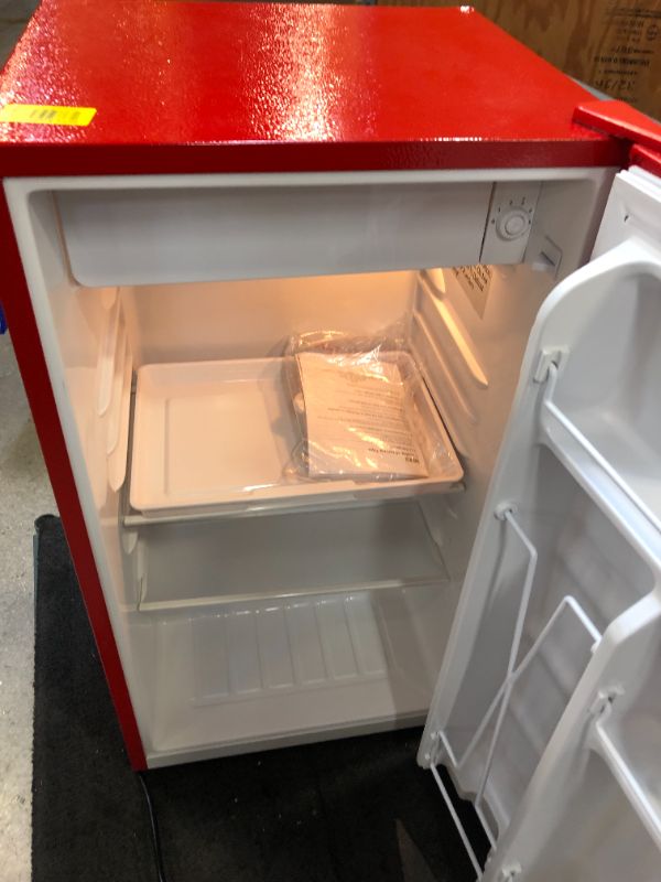 Photo 8 of Frigidaire 3.2 Cu. Ft. Retro Compact Refrigerator with Side Bottle Opener EFR376, Red
makes a noise when turned on 