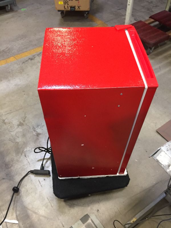Photo 5 of Frigidaire 3.2 Cu. Ft. Retro Compact Refrigerator with Side Bottle Opener EFR376, Red
makes a noise when turned on 