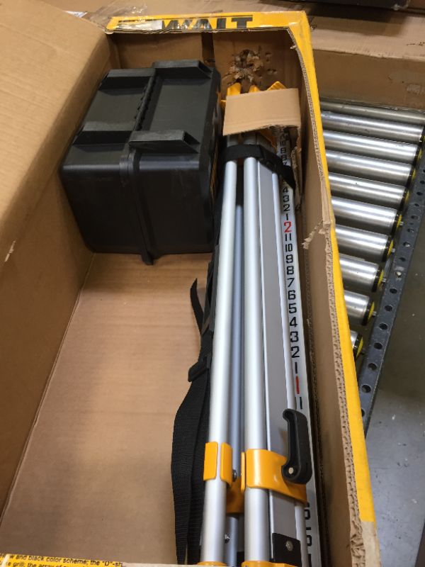 Photo 3 of DeWalt DW090PK - 20X Builders Level Package