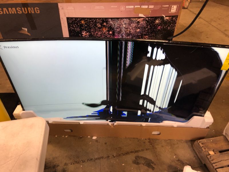 Photo 2 of SAMSUNG 65" Class 4K Ultra HD (2160P) HDR Smart LED TV UN65RU7300 (2019 Model)
