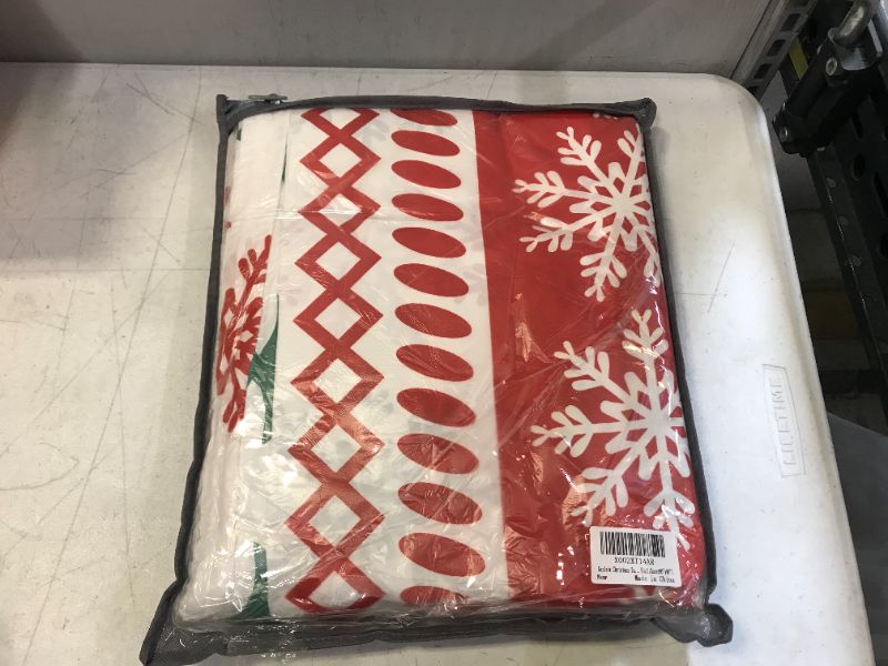 Photo 2 of gerleek Christmas Duvet Cover Set Bedding Sets Snowflake Christmas Tree Pattern Microfiber Soft Comforter Cover with Zipper Closure and Corner Ties (Full/Queen?90"x90"?)
