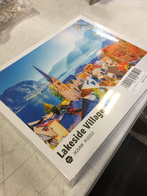 Photo 2 of Jigsaw puzzle Lakeside Village Theme 1000pcs