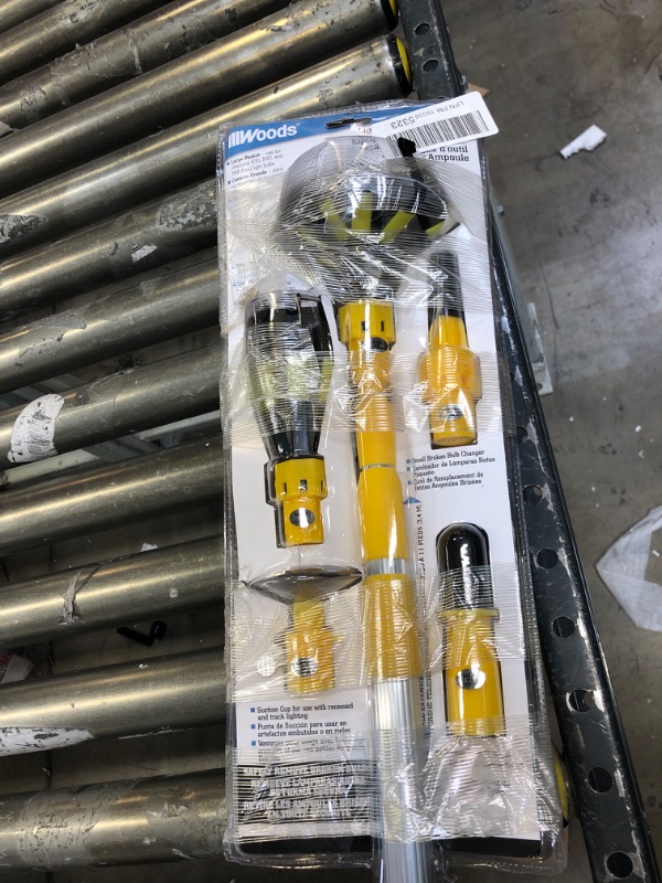 Photo 2 of Designers Edge E3001 11' Yellow Light Changing Kit Foot Metal Telescopic Pole, Baskets, Suction Cup and Broken Bulb Changers, Versatile Use, 5 Accessories Included