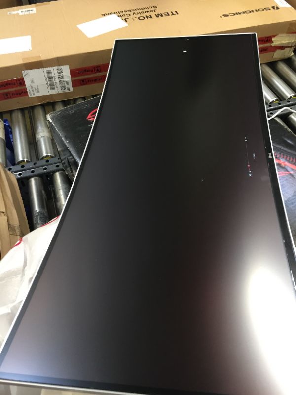 Photo 3 of LG 38WK95C-W 38-Inch Class 21:9 Curved UltraWide WQHD+ Monitor with HDR 10 (2018)
