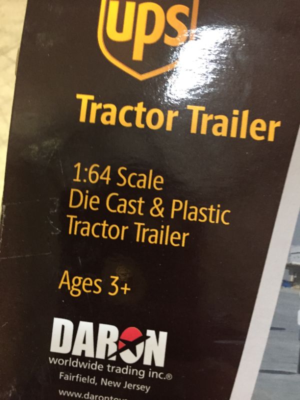 Photo 4 of Daron Worldwide Trading GW68061 1 by 64 Scale UPS Tractor Trailer

