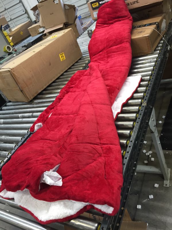 Photo 1 of Amazon basics king sized red blanket with pillow cases 