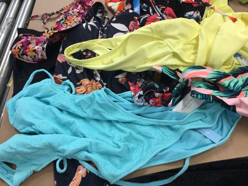Photo 4 of 10pack of women's clothing pieces and bathing suits