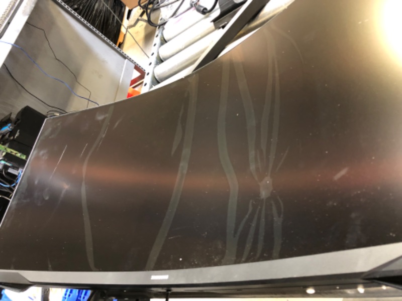 Photo 4 of Samsung G5 - 34" Curved Ultra WQHD (3440x1440) 165hz 1ms Freesync Gaming Monitor
LCD DAMAGED
FOR PARTS ONLY