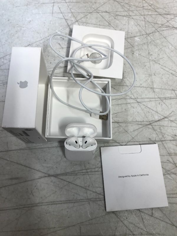 Photo 2 of Apple AirPods (2nd Generation,used)