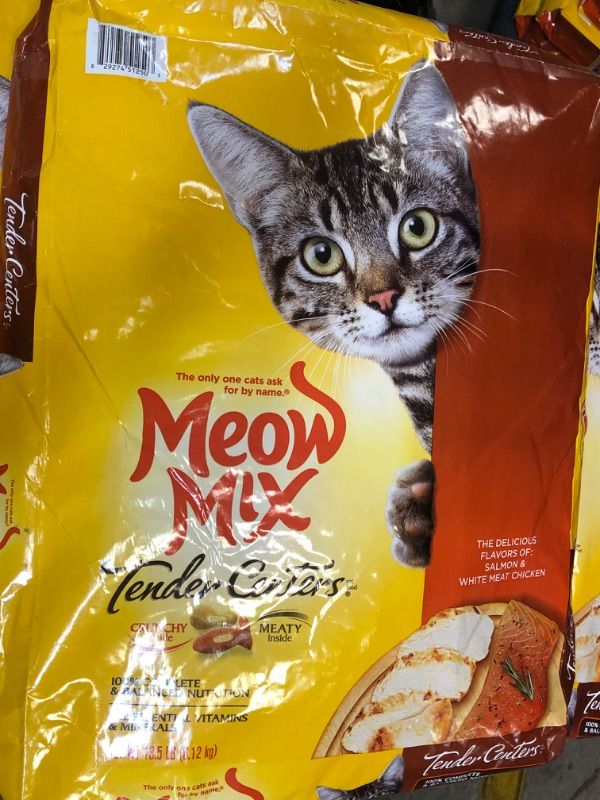 Photo 2 of Meow Mix Tender Centers Dry Cat Food, Salmon & Chicken, 13.5 Pound Bag bb apr 19 22 