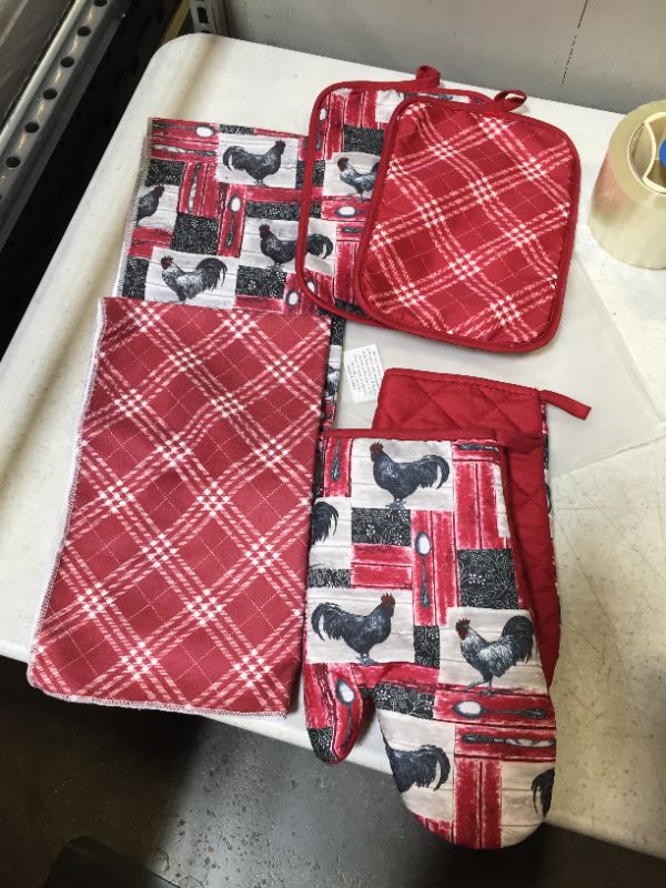 Photo 2 of 6 Pack Kitchen Set | 2 Oven Mitts and 2 Rectangular Pot holders of Quilted Lining with Cotton Wadding - 2 Dish Towels for Drying Dishes | Perfect for Gifting, Baking and Everyday Cooking (FC & BRC)
