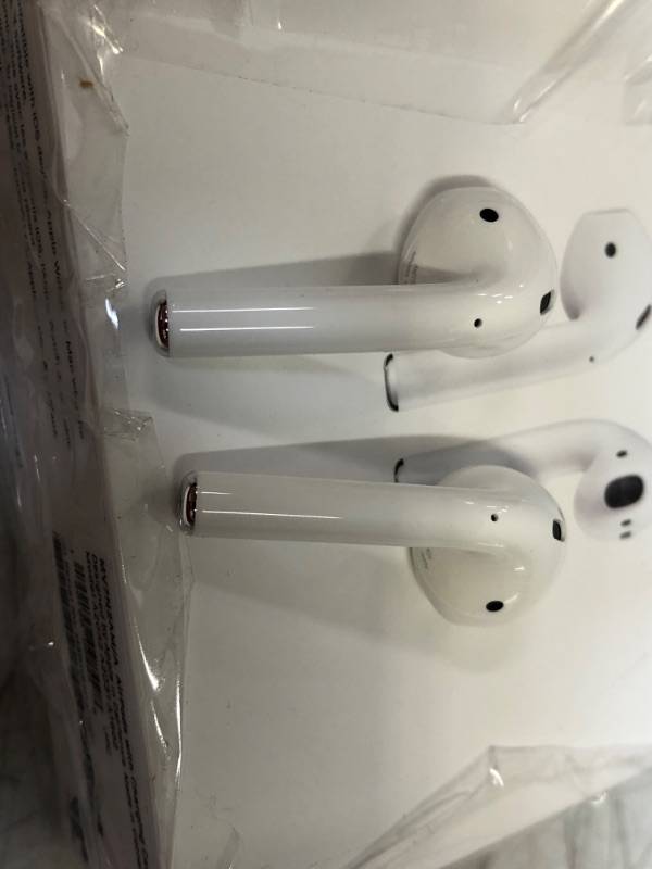 Photo 5 of Apple AirPods (2nd Generation)
