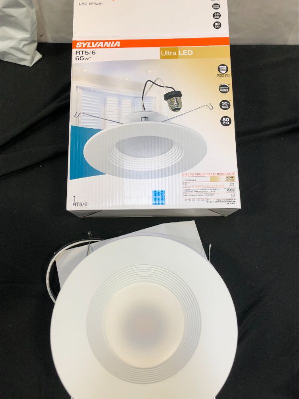 Photo 2 of 

Sylvania LED RT5/6 8.5W Dimmable 82 CRI 675 Lumen 3000K 35000 Hours Life (40621)