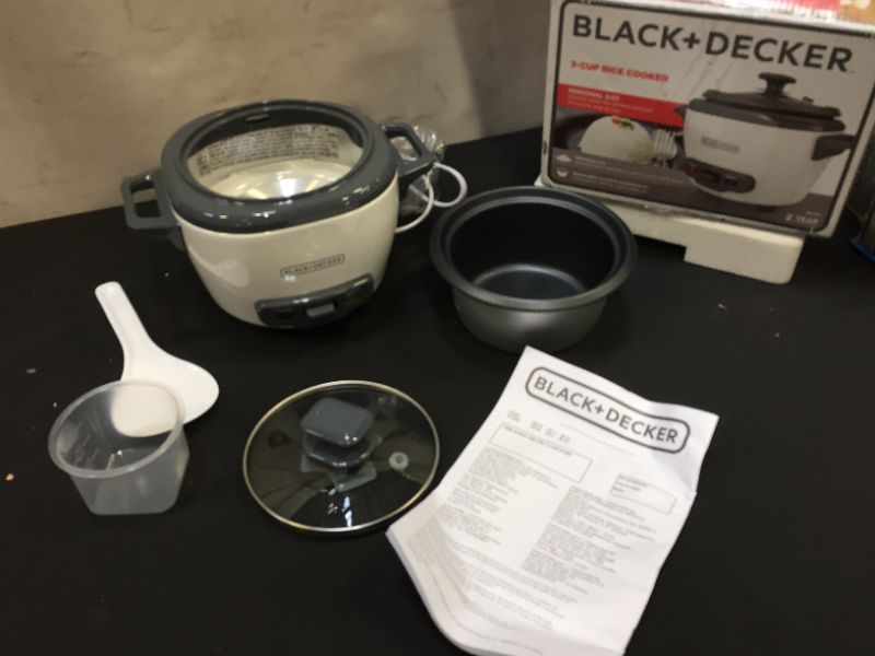 Photo 5 of --OpenBox--BLACK+DECKER Uncooked Rice Cooker, 3-cup, White***package damaged***

