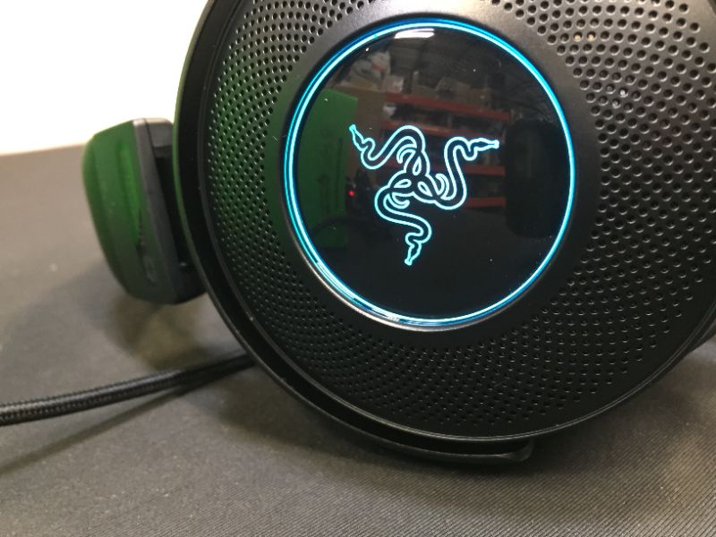 Photo 9 of (Open Box)Razer - Kraken V3 HyperSense Wired 7.1 Surround Sound Gaming Headset for PC and Mac with Chroma RGB Lighting - Black
